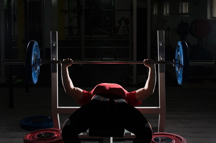 weigthlifting on a bench strong man weightlifting on a bench
