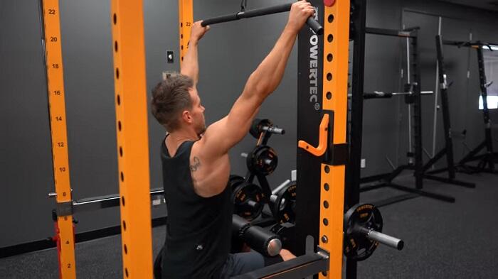 Powertec Workbench Power Rack lat pull man performing lat pulldowns on powertec power rack