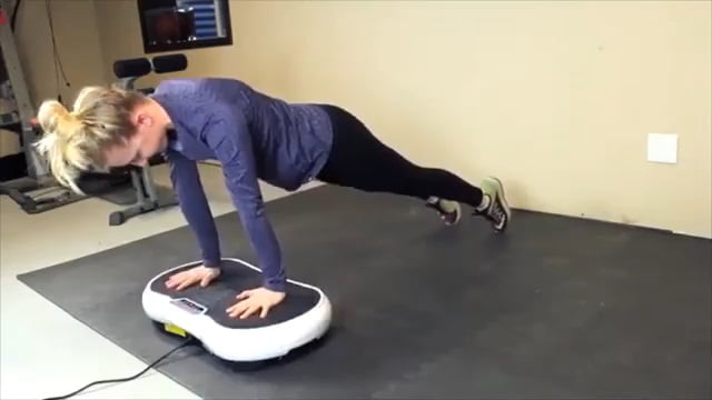woman perfroming pushups on hurtle fitness vibration plate