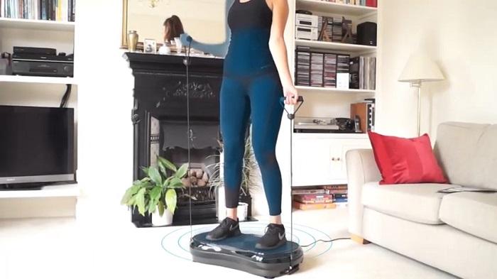 woman bicep curling bluefitness vibration platform