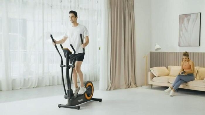 NICEDAY Elliptical machine man exercising on niceday elliptical