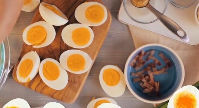 foods to build muscle hard boiled eggs cut in half