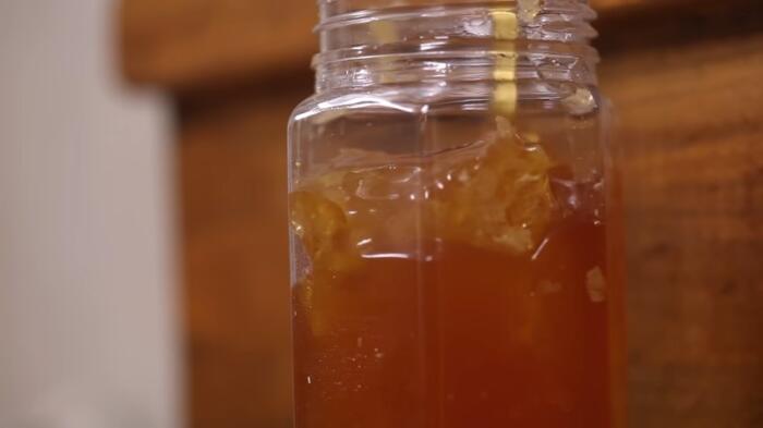 Making Raw Honey with Honeycomb jar of raw honey