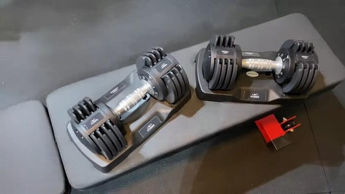 flybird adjustable dumbbells 25lb pair flybird 25lb dumbbells sitting in their cradles