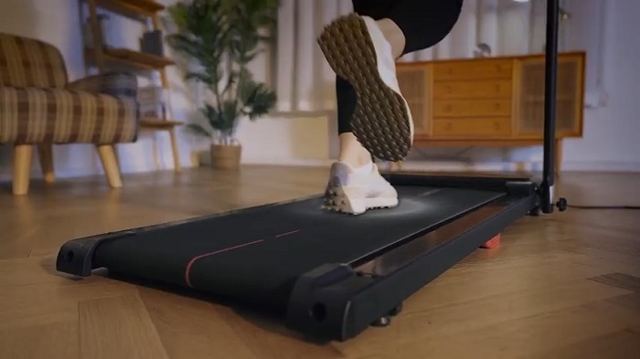(CURSOR FITNESS Home Folding Treadmill runningg deck woman jogging on cursor c70 running belt