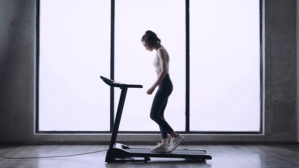 UMAY FITNESS U50 Treadmill with incline side view of uma fitness treadmill u50